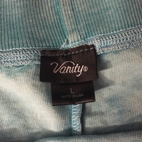 Thin flowy shorts - Picture 2 of 3